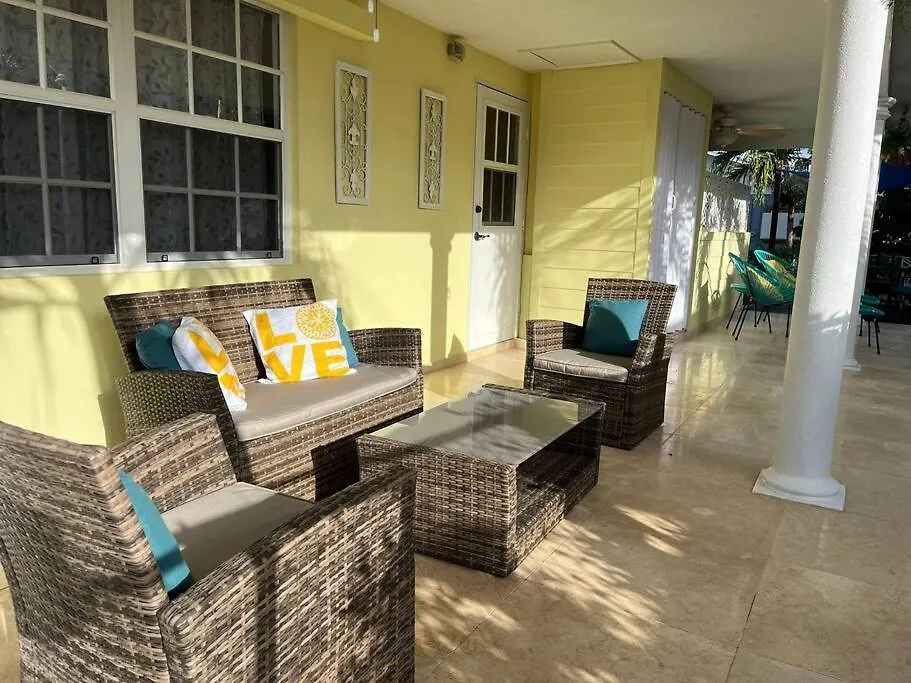 Lägenhet The Diver'S Inn Grand Cayman George Town Caymanöarna